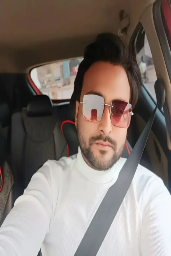 Singer Saif Khan